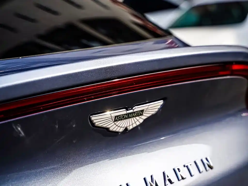 Aston Martin DBX 4.0 T V8 Return to Nature Realm