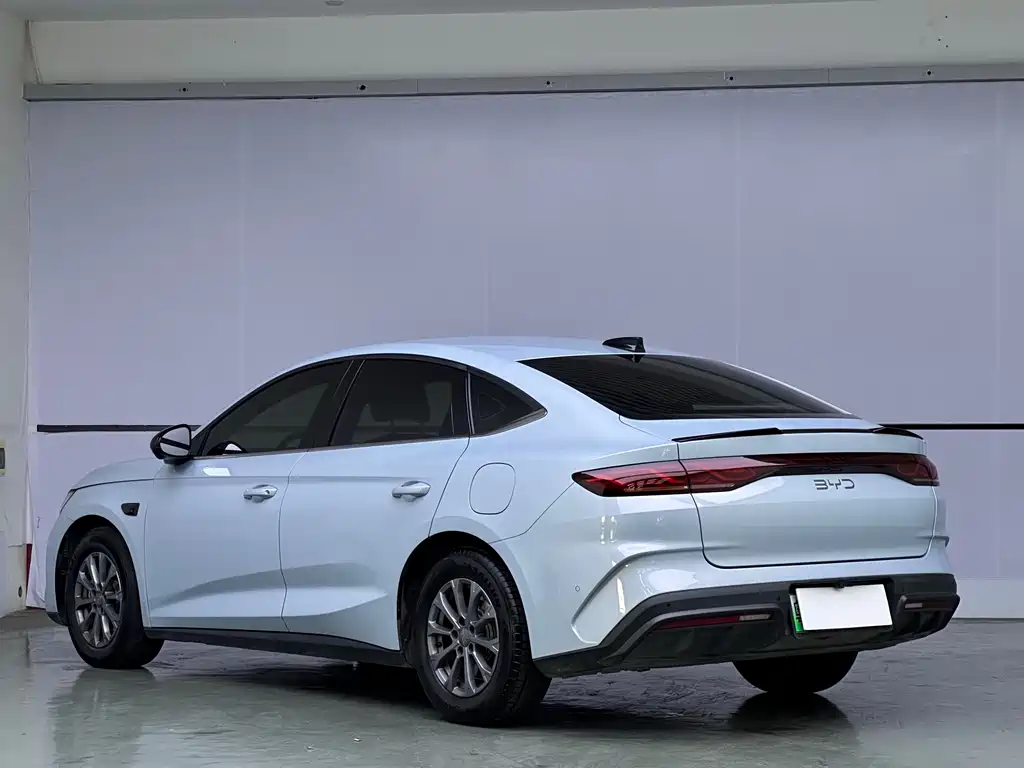 Qin L DM-i Smart Drive 80 KM Leading