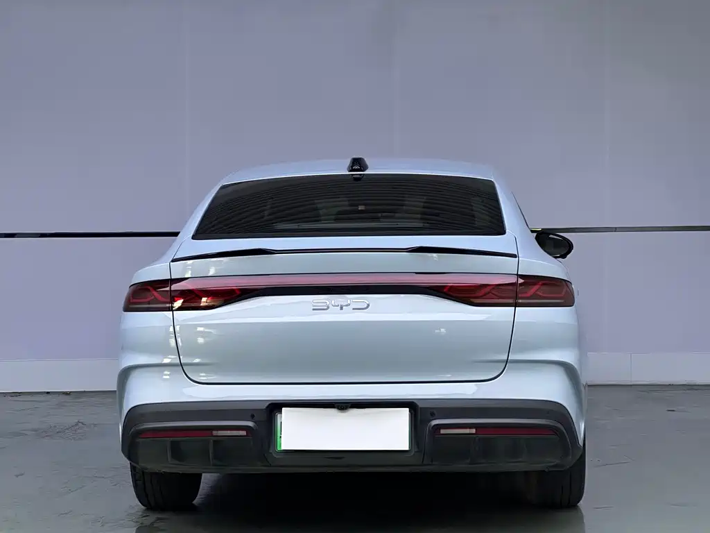 Qin L DM-i Smart Drive 80 KM Leading