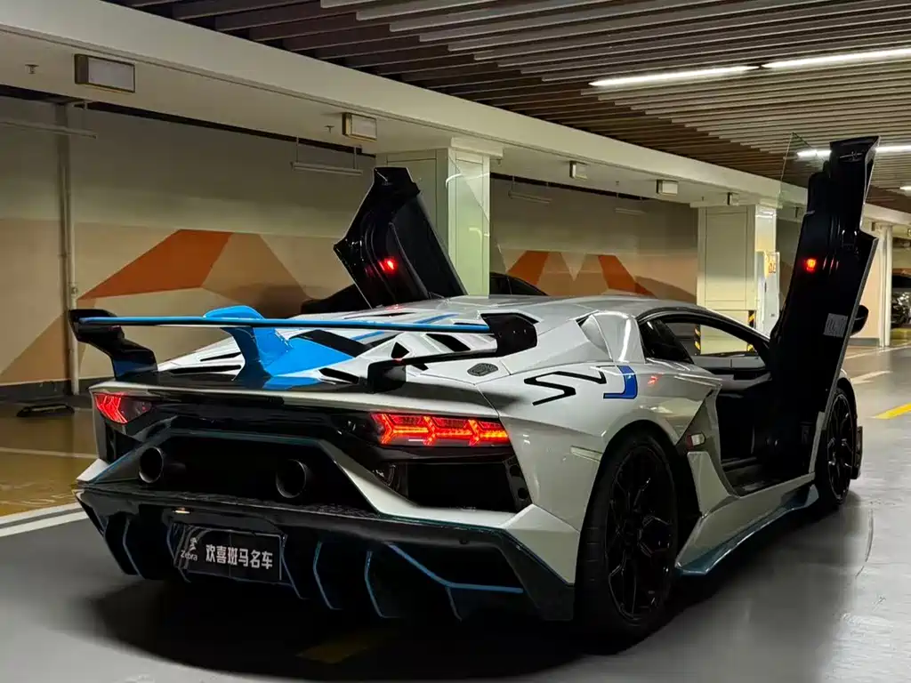 Aventador LP 700-4