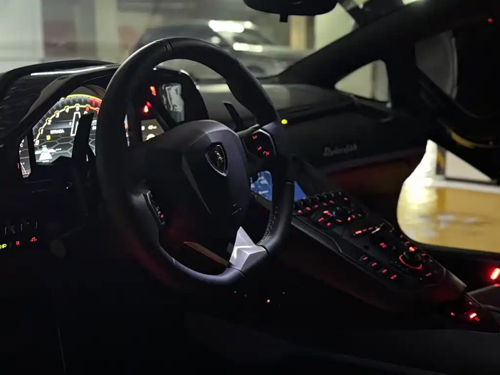 Aventador LP 700-4