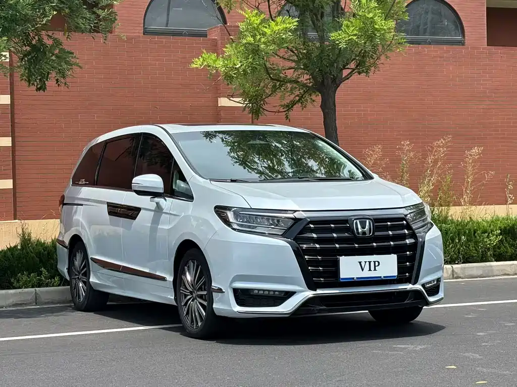 Elysion 2.0 L e:HEV Luxury