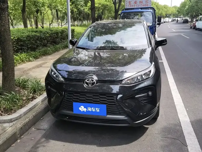 Toyota Wildlander 2.0 L CVT 2 WD Leading