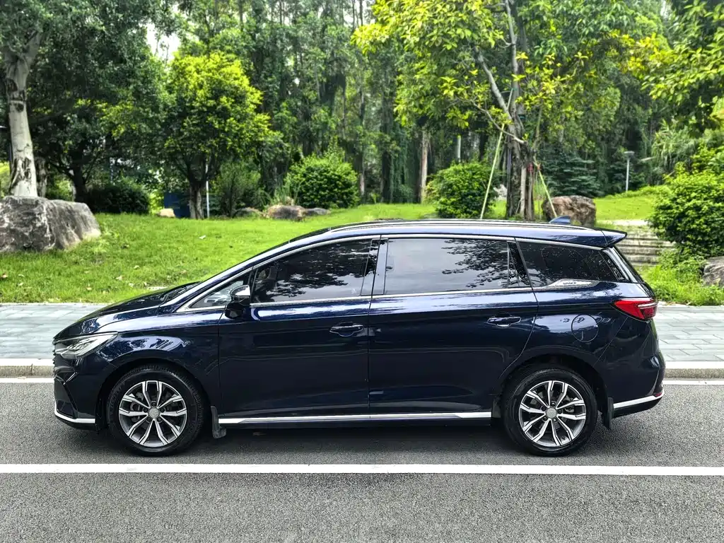Song MAX Upgraded 1.5 T Auto Luxury 7-seat