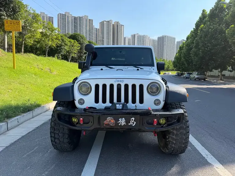 Jeep Wrangler 3.6 L Sahara 4-door