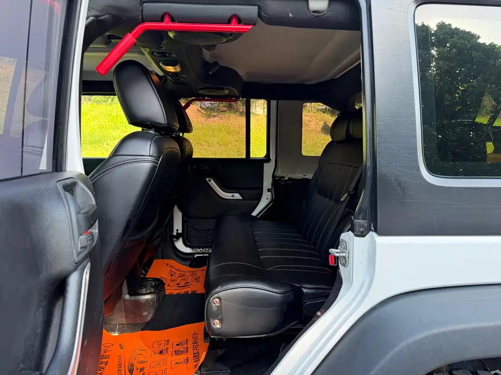 Wrangler 3.6 L Sahara 4-door