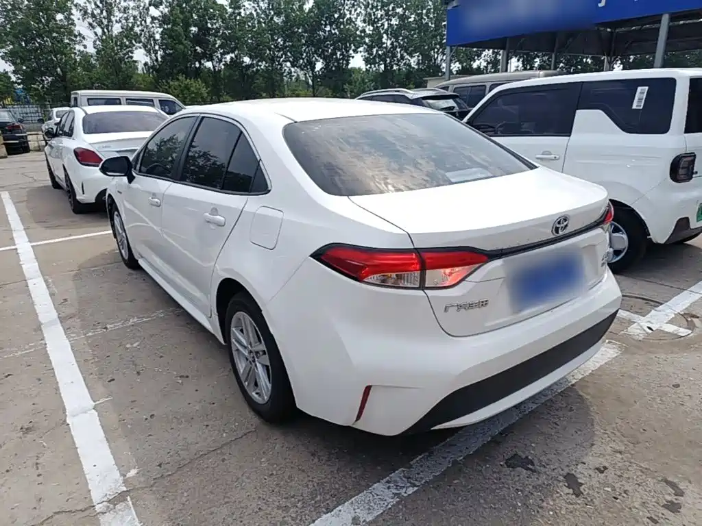 Levin Dual Engine 1.8 H E-CVT Leading