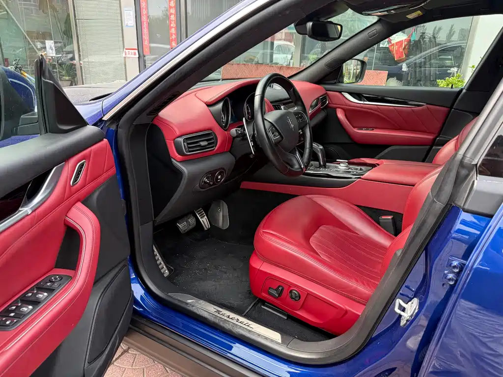 Levante 3.0 T Standard