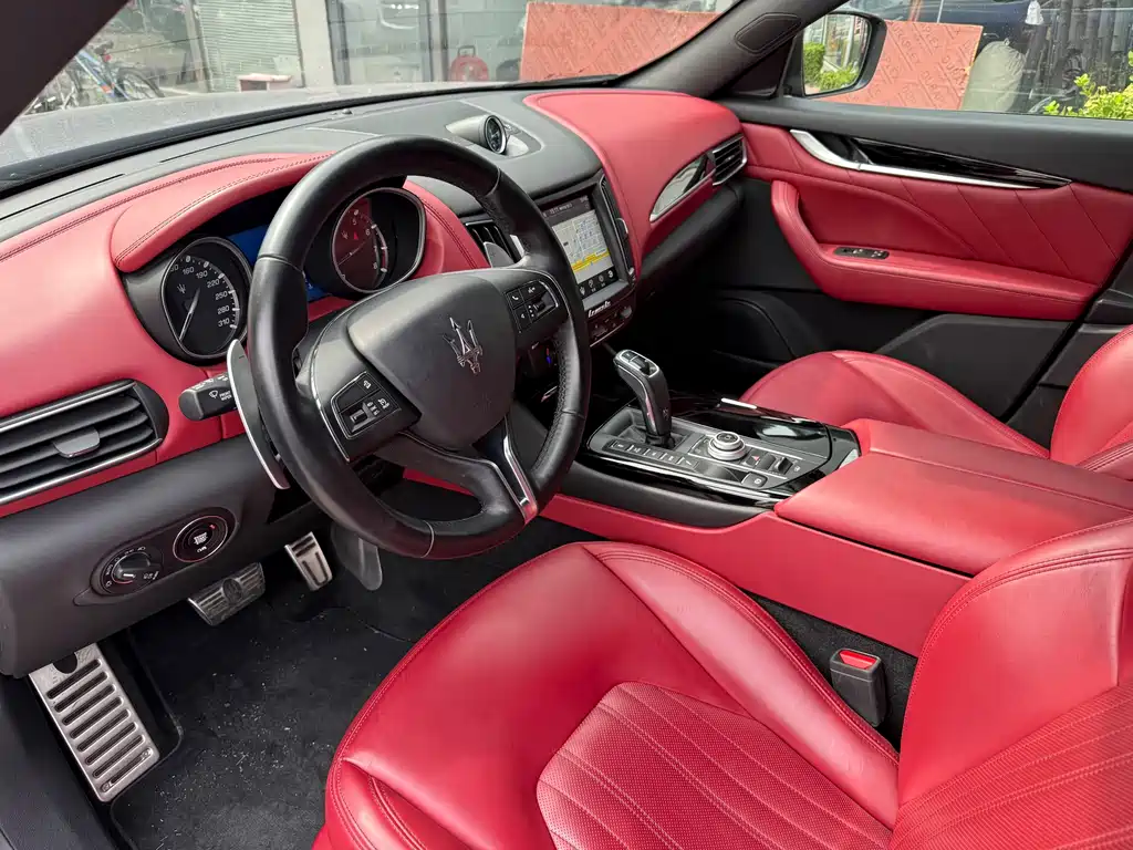 Levante 3.0 T Standard