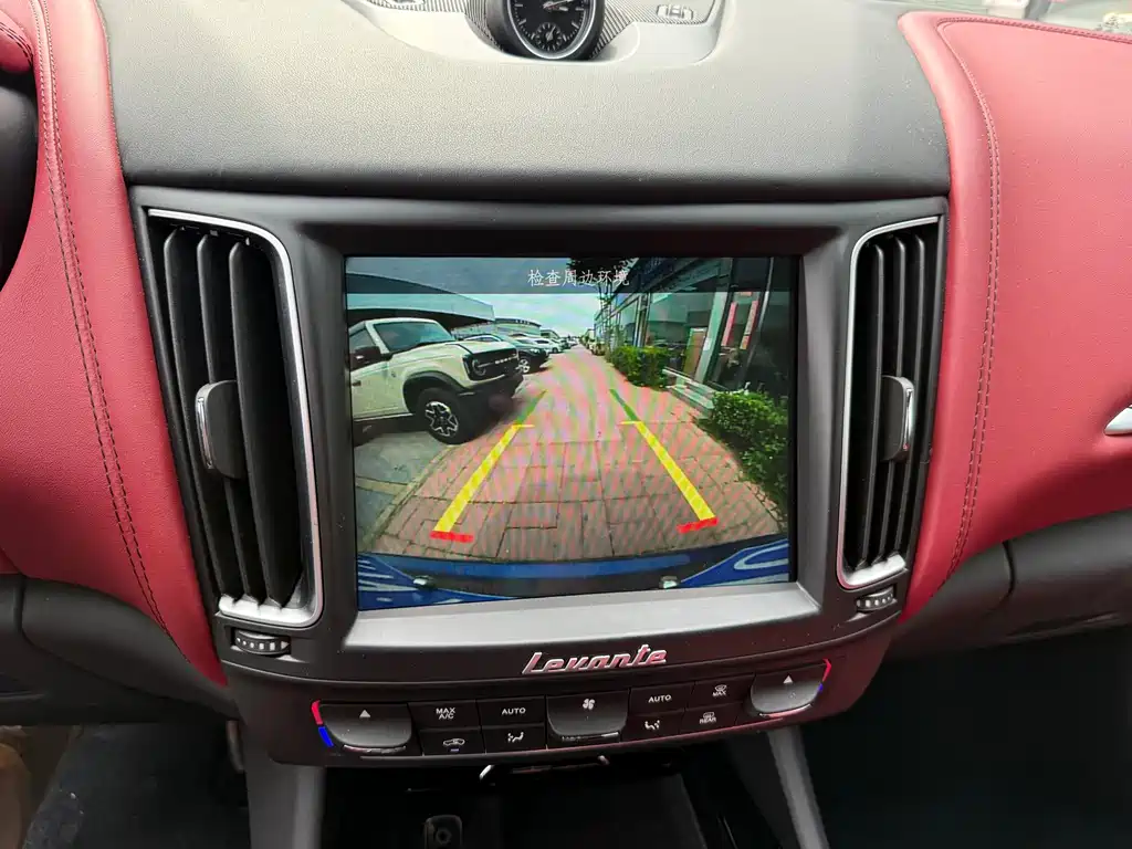 Levante 3.0 T Standard