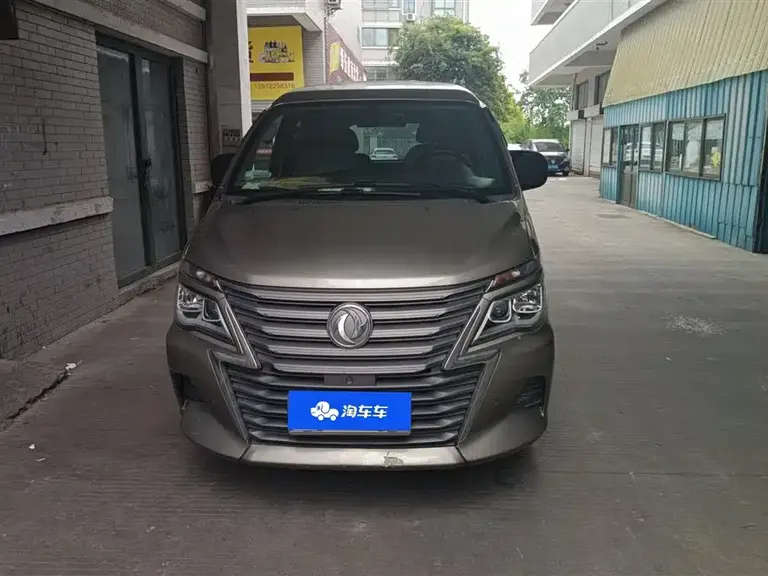 Dongfeng Lingzhi M5 1.6 L Luxury 7-seat