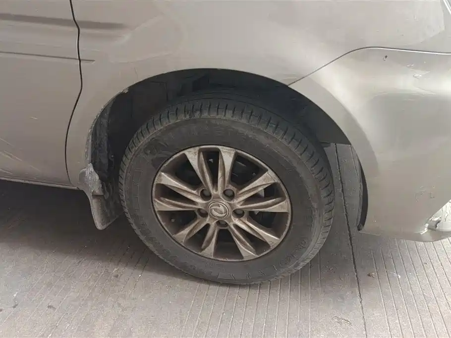 Lingzhi M5 1.6 L Luxury 7-seat