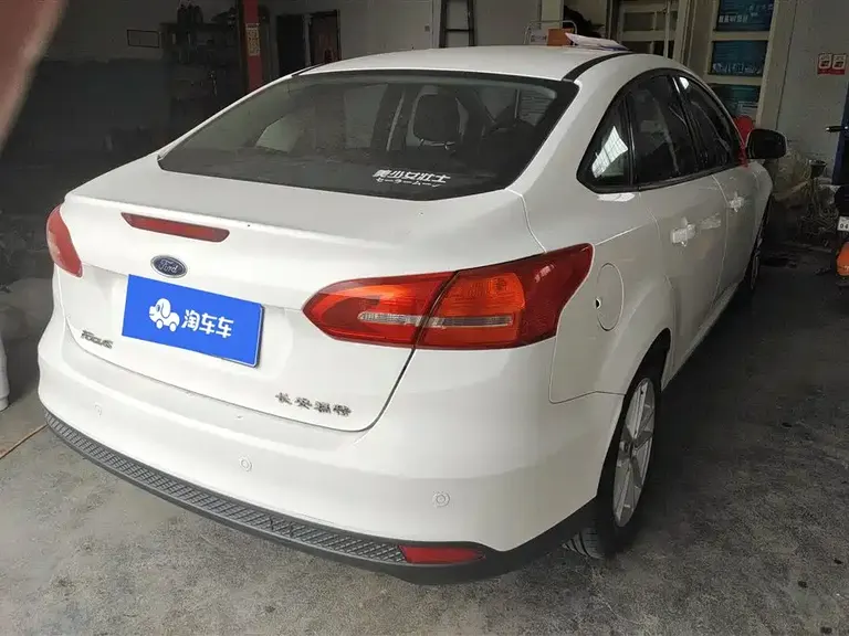 Ford Focus Sedan 1.6 L Auto Style