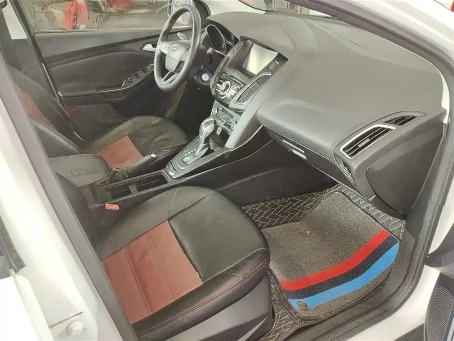 Focus Sedan 1.6 L Auto Style