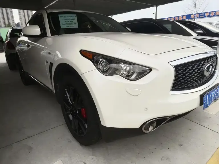 Infiniti QX70 3.7 L Shadow