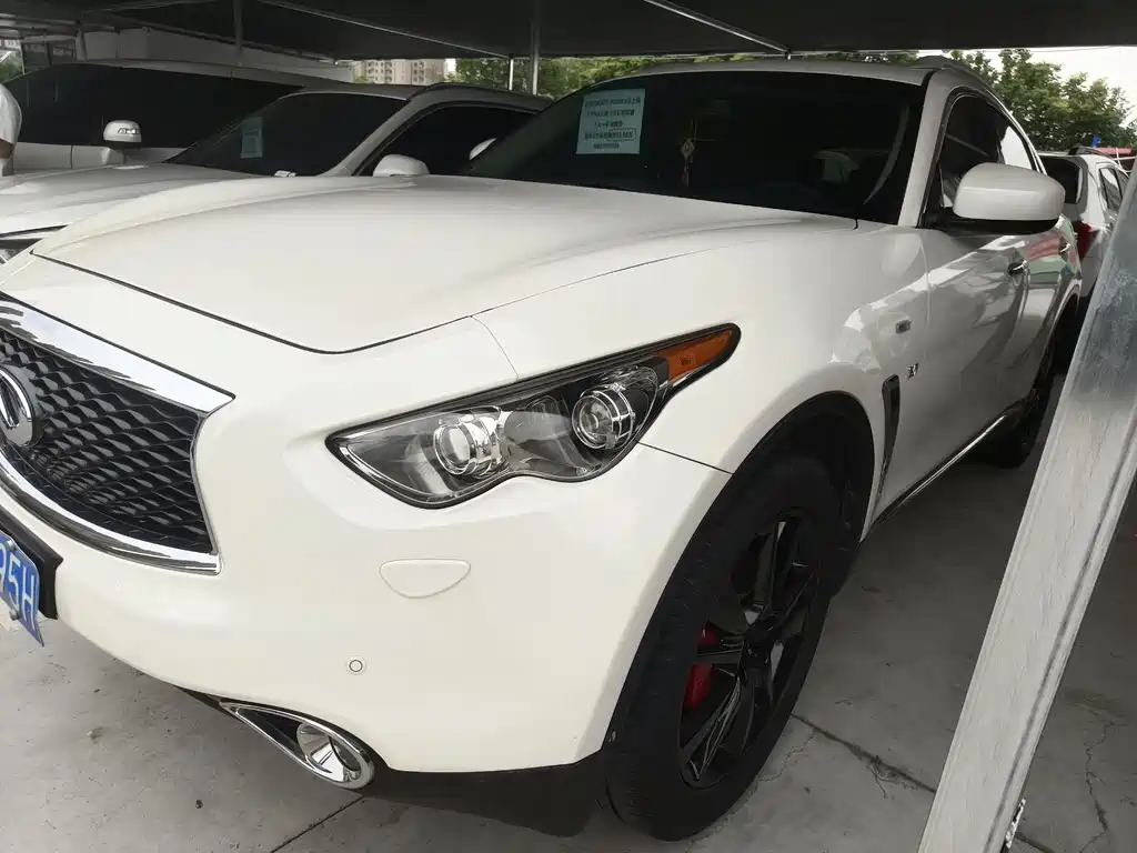 Infiniti QX70 3.7 L Shadow