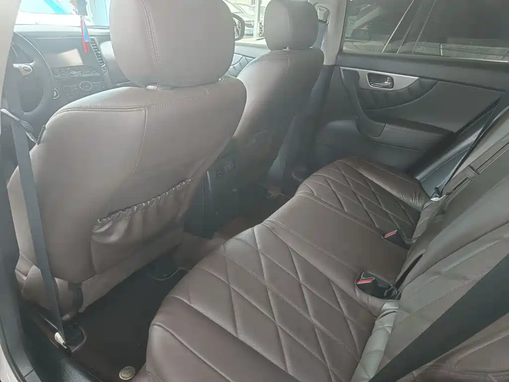 Infiniti QX70 3.7 L Shadow