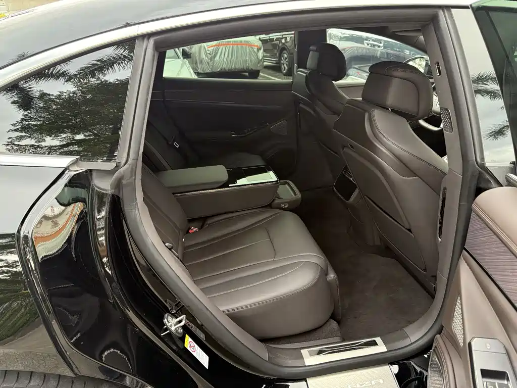 Denza Z9 1100 km 4 WD Max