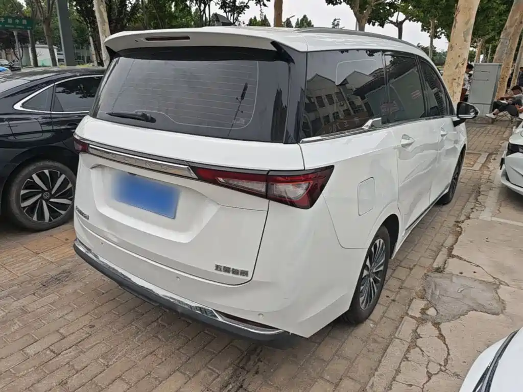 Wuling Jiachen 1.5 T CVT Premium Flagship