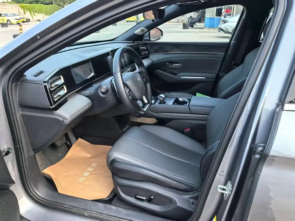 Qin L DM-i Smart Drive 120 KM Transcend