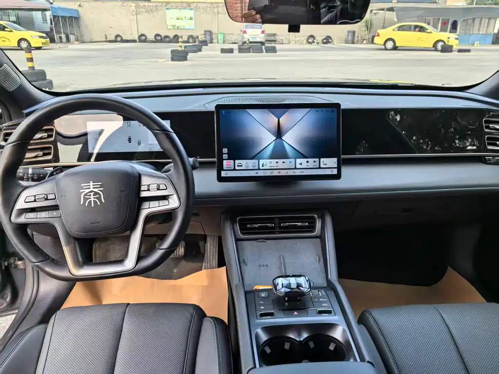 Qin L DM-i Smart Drive 120 KM Transcend