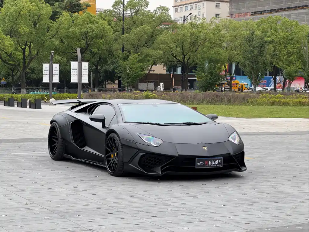 Aventador LP 700-4