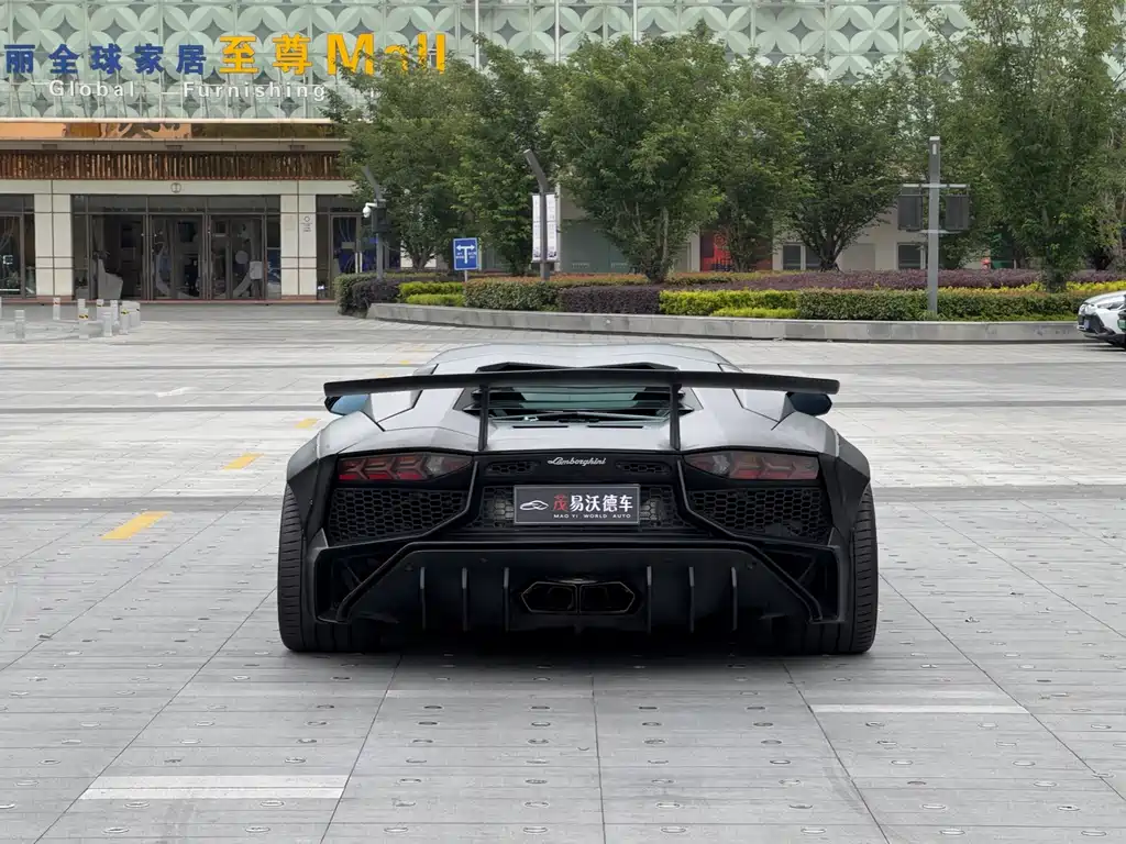 Aventador LP 700-4