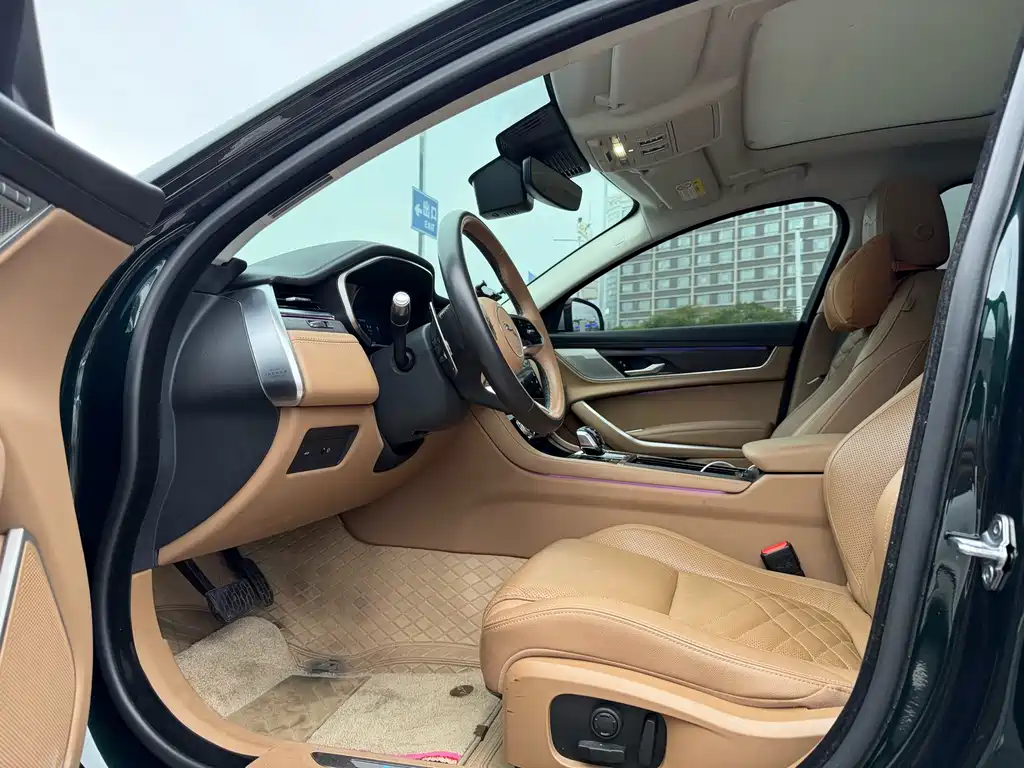 Jaguar XFL XFL 2.0 T P250 2 WD Premium Luxury Gilt