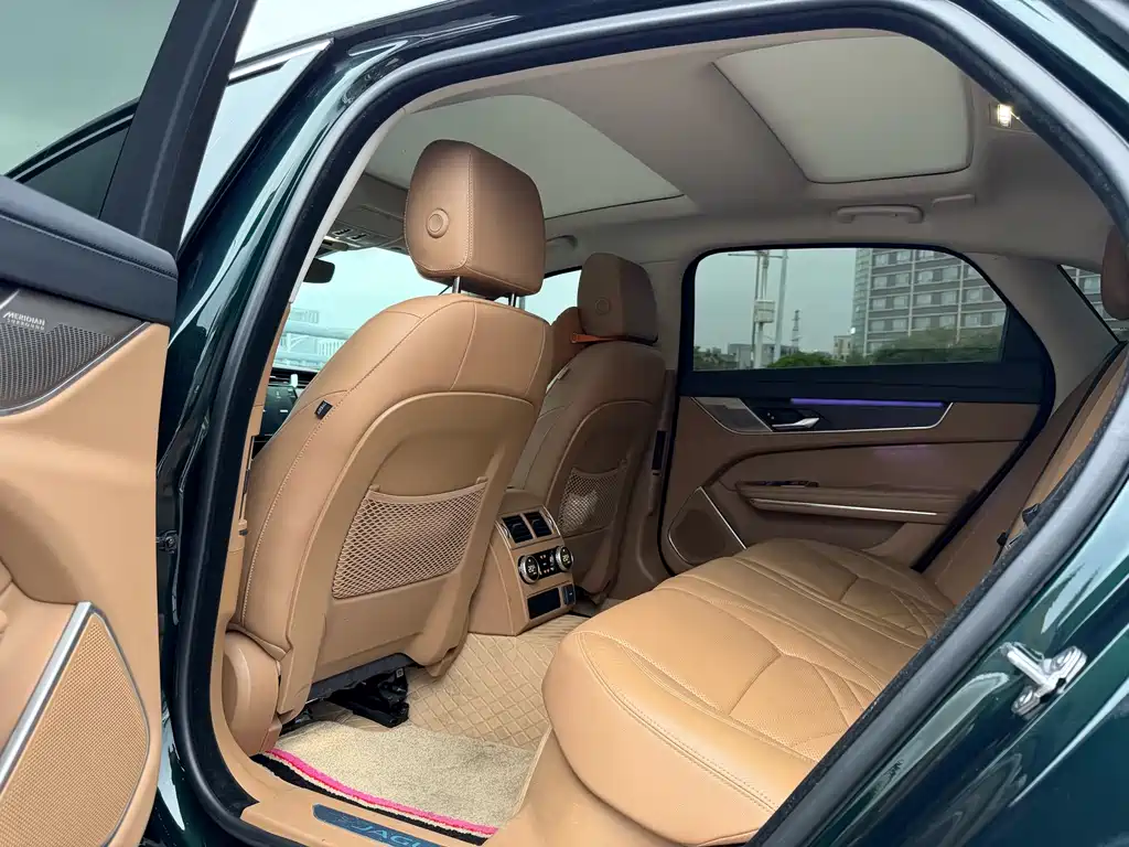 Jaguar XFL XFL 2.0 T P250 2 WD Premium Luxury Gilt