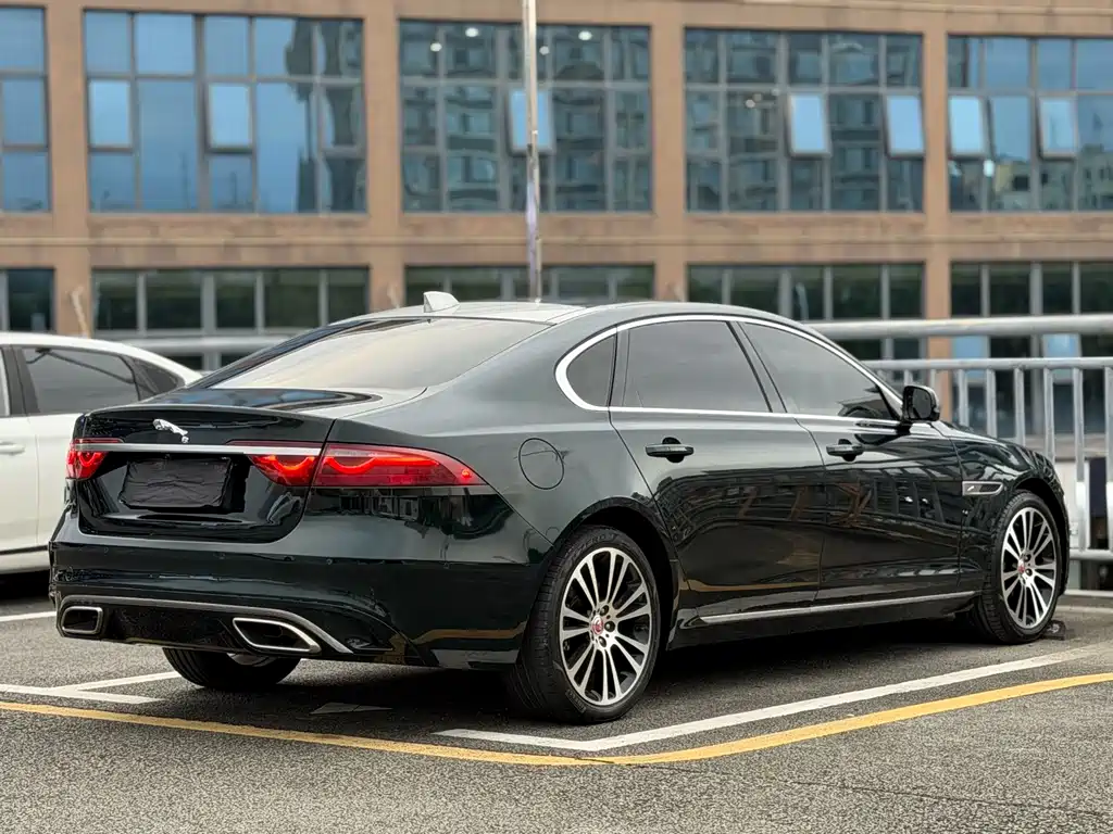 Jaguar XFL XFL 2.0 T P250 2 WD Premium Luxury Gilt