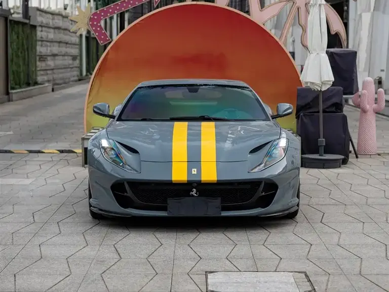 Ferrari 812 6.5 L Superfast