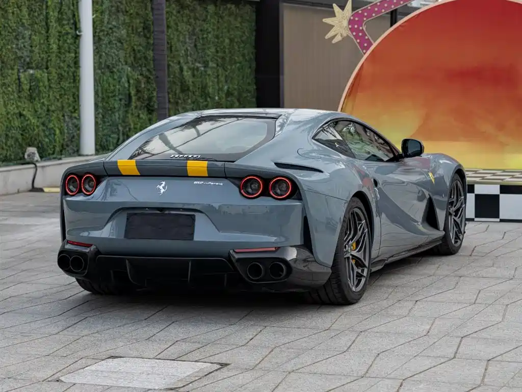 Ferrari 812 6.5 L Superfast