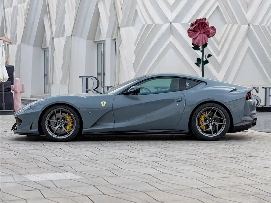 Ferrari 812 6.5 L Superfast