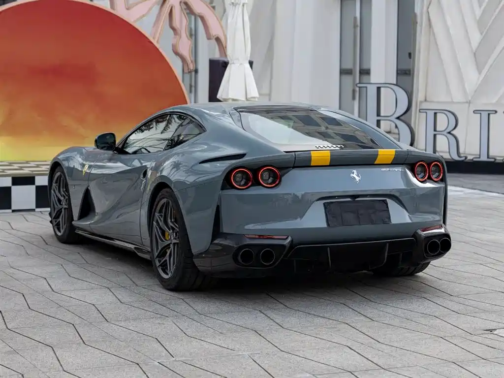 Ferrari 812 6.5 L Superfast