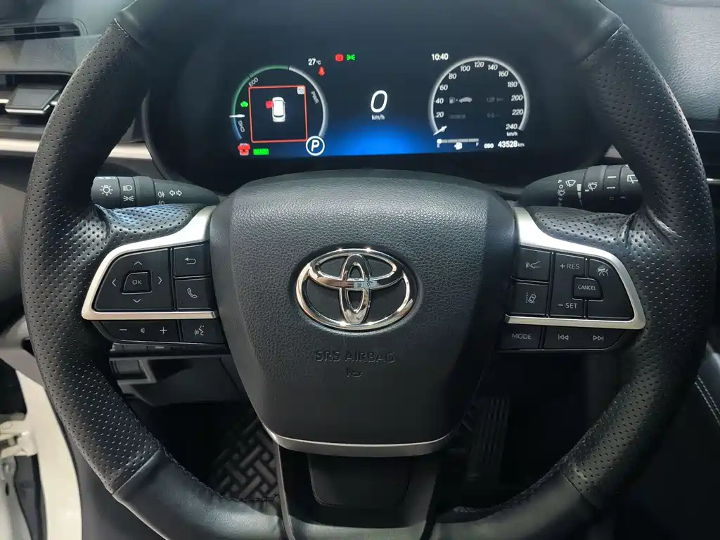 Granvia 2.5 L Hybrid Distinguished PLUS