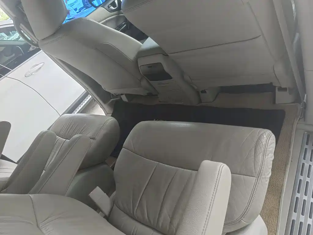 Elysion 2.4 L VTi-S Distinguished