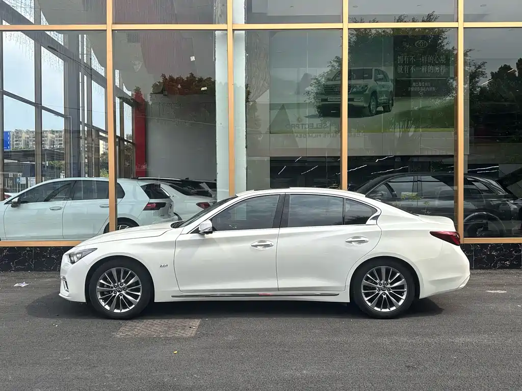 Infiniti Q50 L 2.0 T Progressive Enjoyment CN-VI