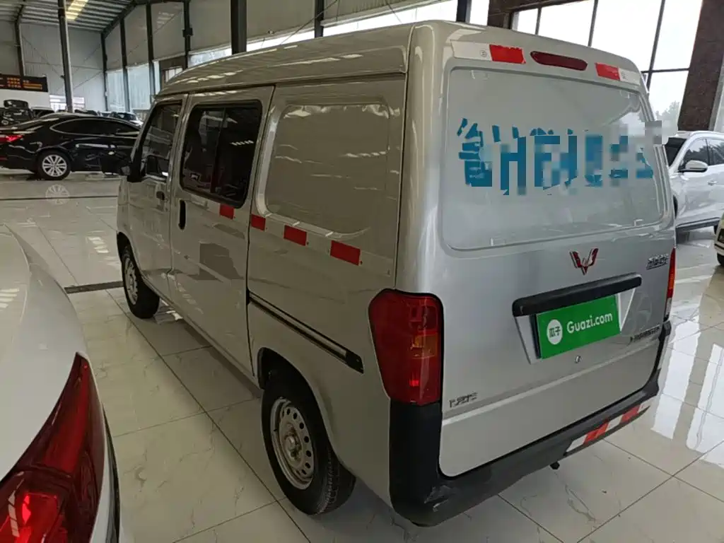 Wuling Zhiguang 1.2 L Van Transport Utility CN-VI 5-seat LSI