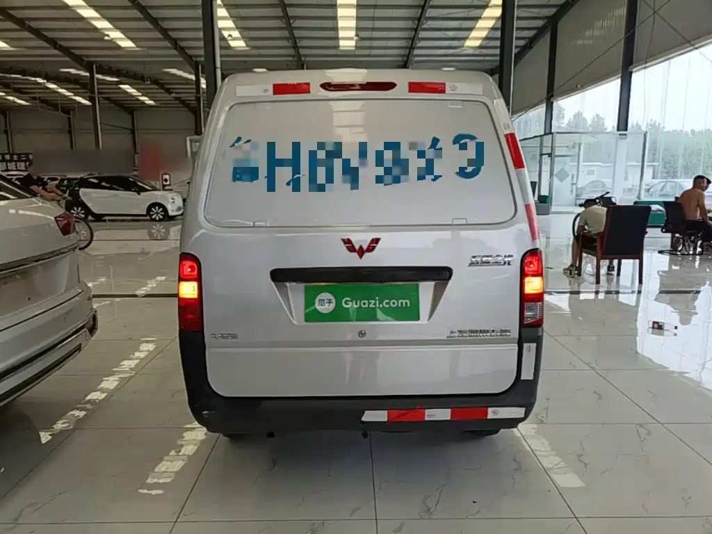 Wuling Zhiguang 1.2 L Van Transport Utility CN-VI 5-seat LSI