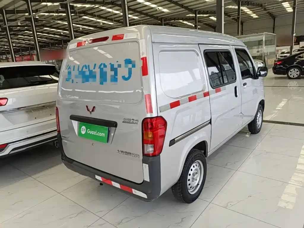 Wuling Zhiguang 1.2 L Van Transport Utility CN-VI 5-seat LSI