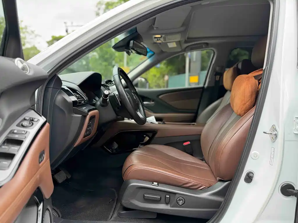 Acura CDX 2.0 L 2 WD Creative Enjoyment · Charm Edition Hybrid