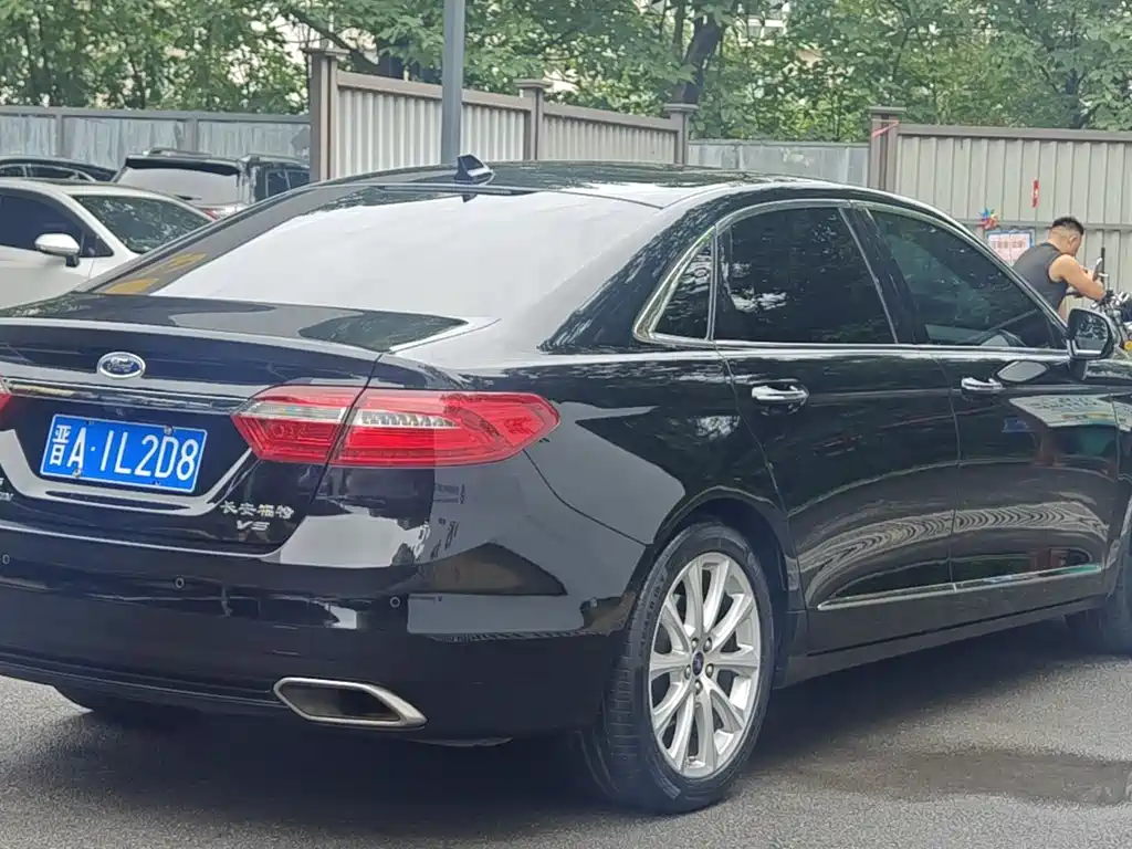 Taurus EcoBoost 325 V6 Flagship