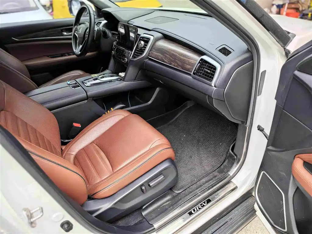 Honda UR-V 370 TURBO 4 WD Honor Shine CN-V