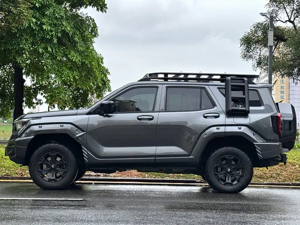 Tank 400 NEV Hi4-T Offroad