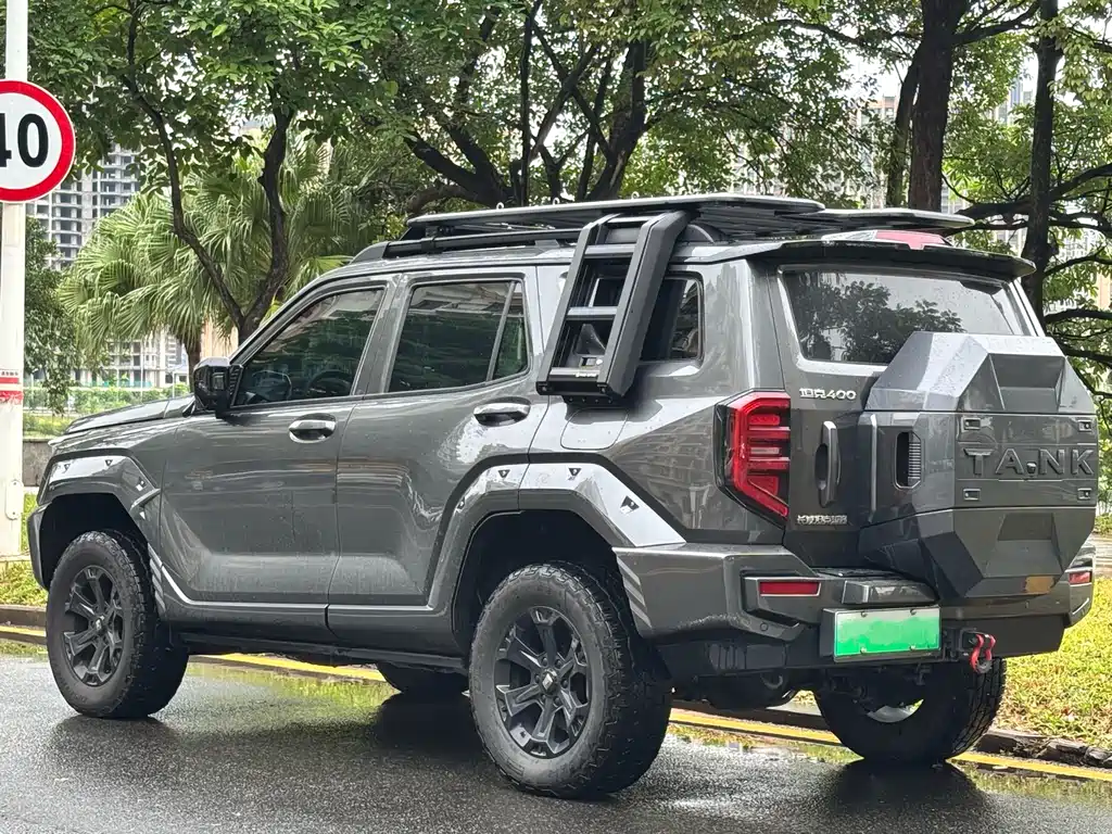 Tank 400 NEV Hi4-T Offroad
