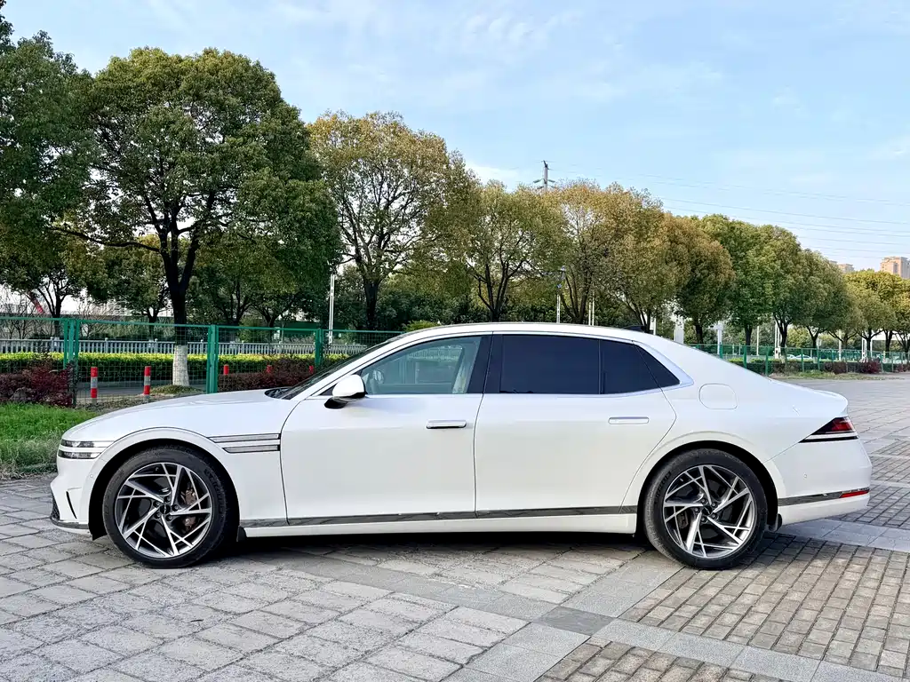 Genesis G90 3.5 T Flagship