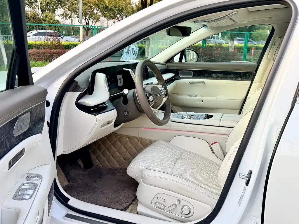 Genesis G90 3.5 T Flagship