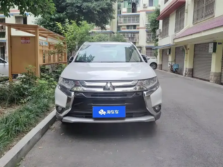 Mitsubishi Outlander 2.4 L 4 WD Elite 5-seat