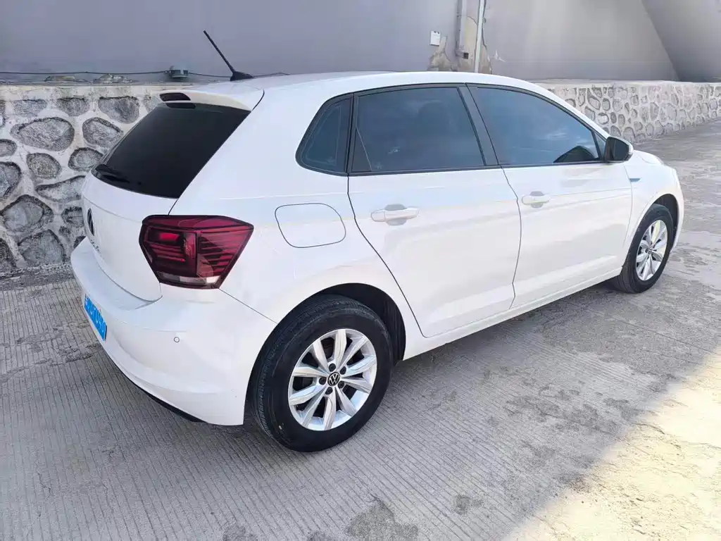 Polo Plus 1.5 L Auto Colorful Tech