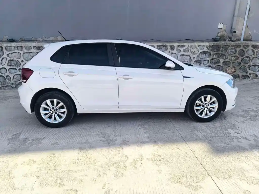 Polo Plus 1.5 L Auto Colorful Tech